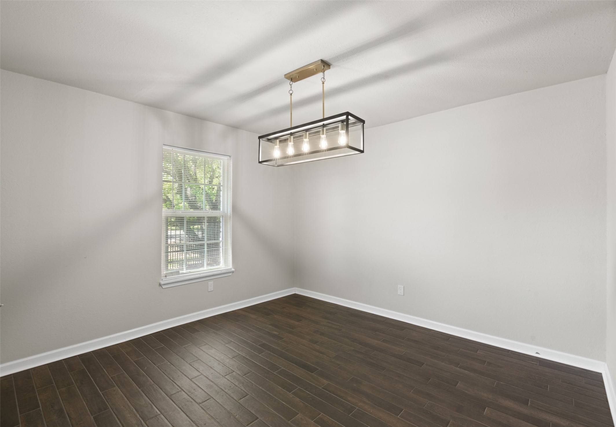 709 East 41st Street Houston, TX 77022 - Photo 6 of 25