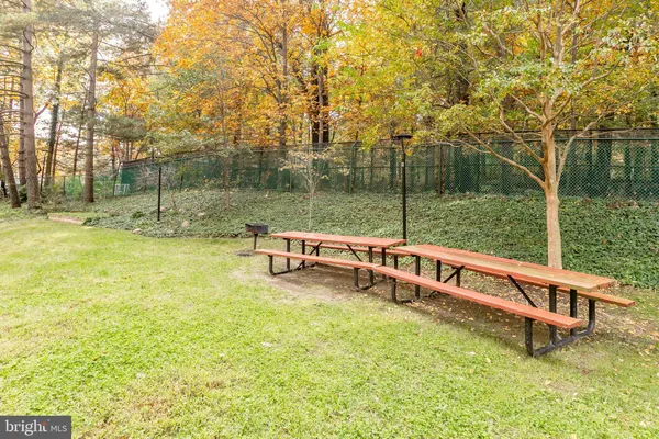 $1,450 | 2059 Huntington Avenue, Unit 702, Alexandria, VA 22303