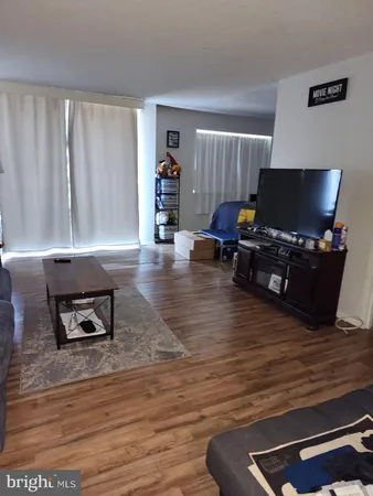 $1,450 | 2059 Huntington Avenue, Unit 702, Alexandria, VA 22303