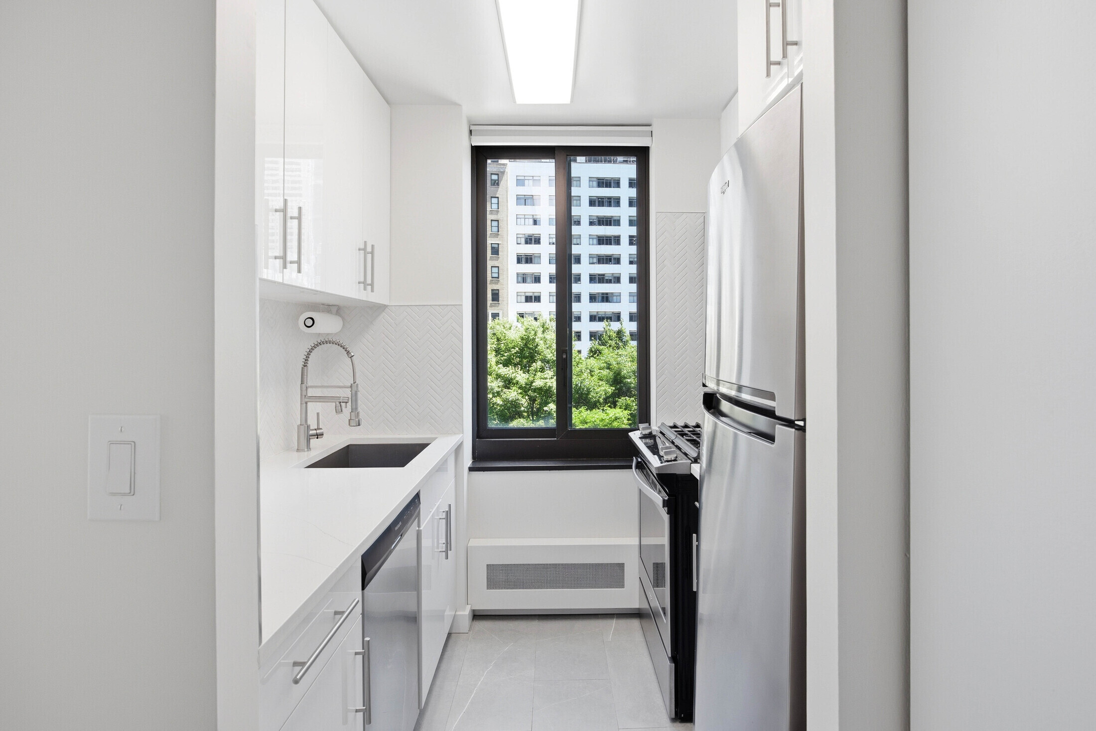 200 Rector Place, Unit 4U Manhattan, NY 10280 - Photo 4 of 18