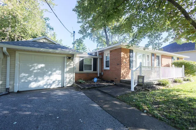 $249,900 | 7601 Eichele Drive, Evansville, IN 47712