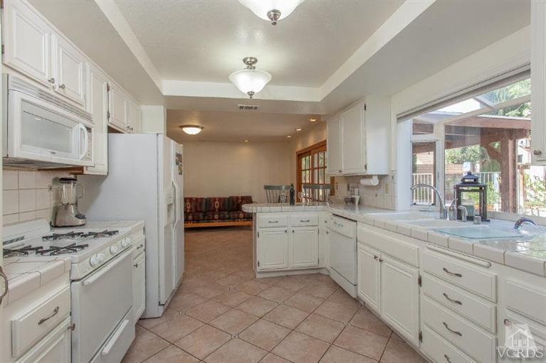 6317 Raylene Court Simi Valley, CA 93063 - Photo 9 of 35 Additional Photo