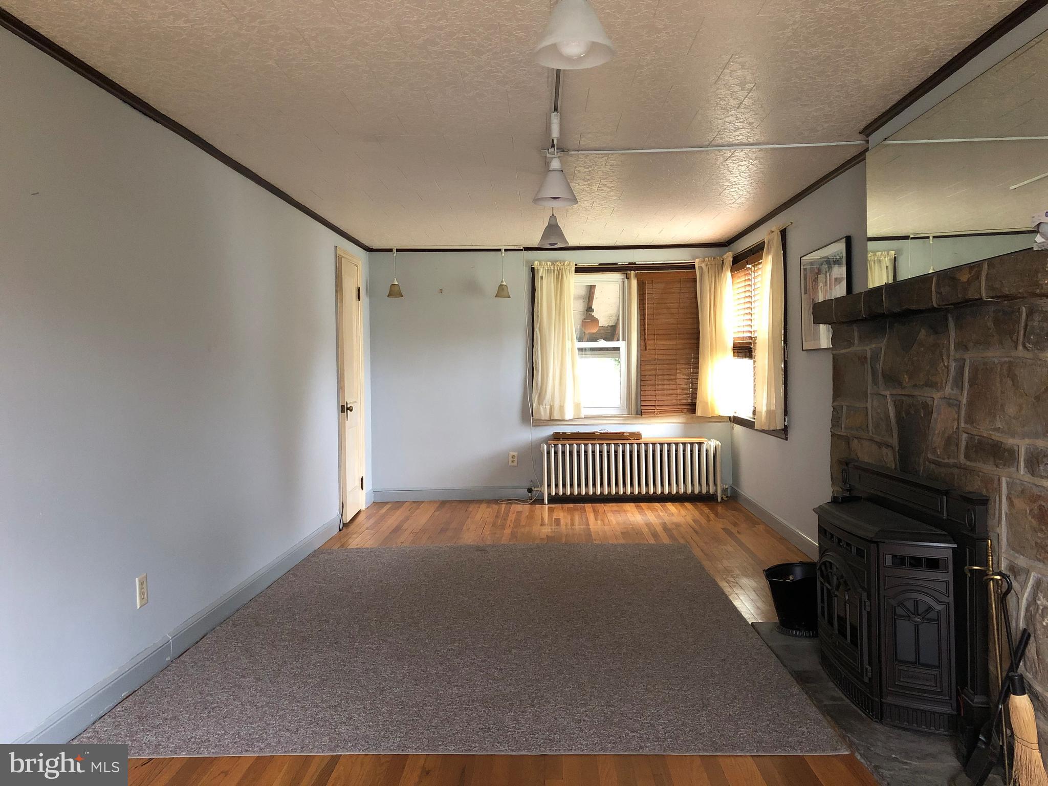2122 Bernville Road Reading, PA 19601 - Photo 5 of 17