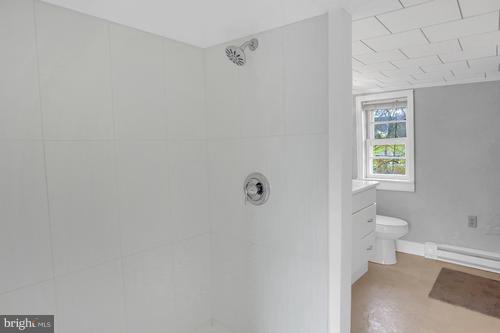 6076 Linglestown Road Harrisburg, PA 17112 - Photo 15 of 16 2nd floor bathroom