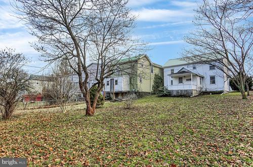 6076 Linglestown Road Harrisburg, PA 17112 - Photo 4 of 16 back yard