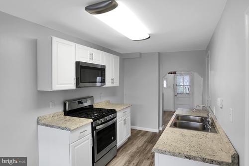 6076 Linglestown Road Harrisburg, PA 17112 - Photo 7 of 16 kitchen looking towards dining room