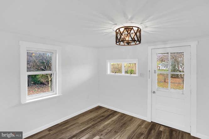6076 Linglestown Road Harrisburg, PA 17112 - Photo 9 of 16 dining room