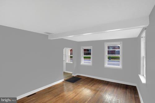 6076 Linglestown Road Harrisburg, PA 17112 - Photo 10 of 16 living room