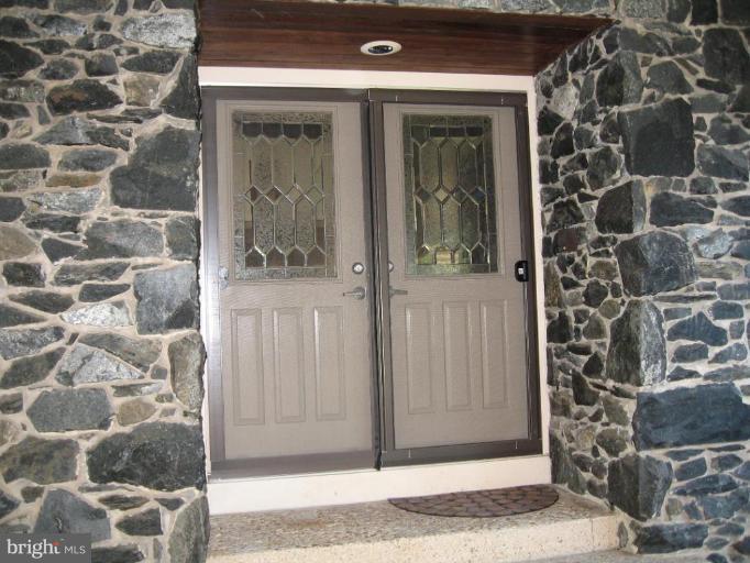 2607 Briggs Chaney Road Silver Spring, MD 20905 - Photo 3 of 23 Entrance / Foyer