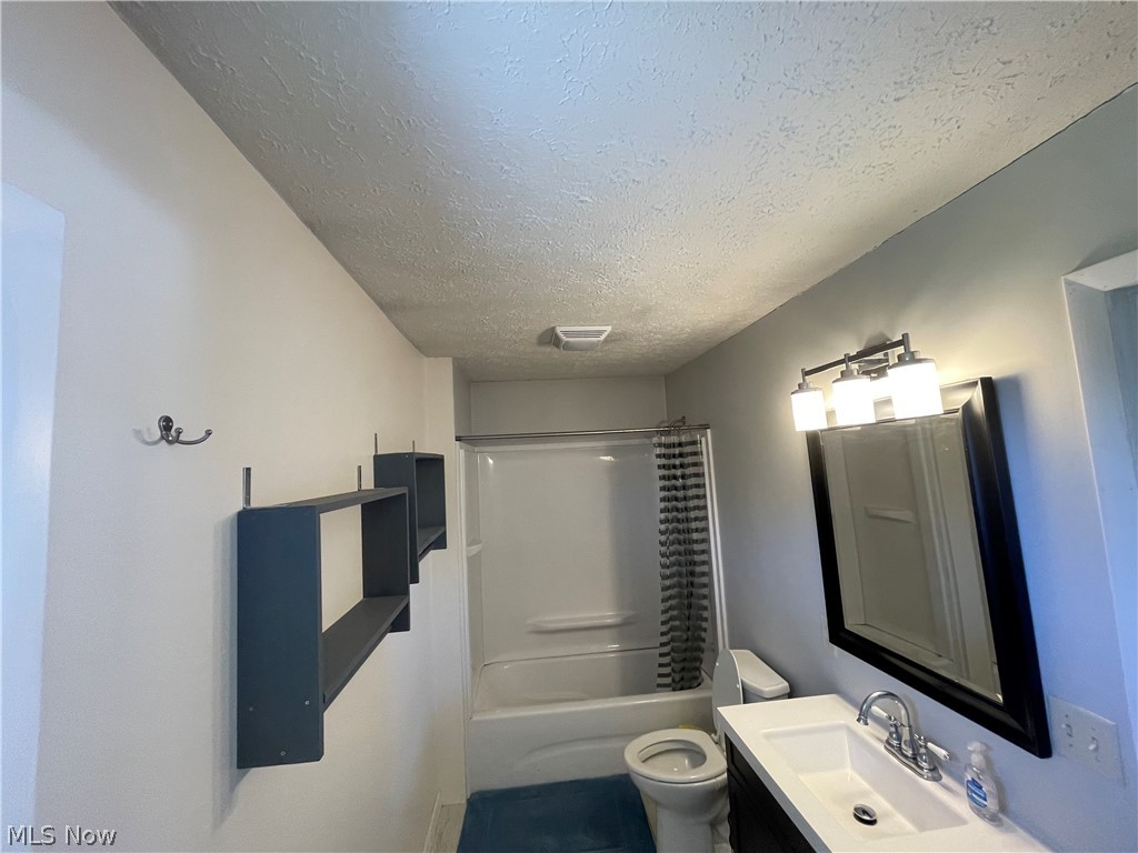 14015 Mason Road Vermilion, OH 44089 - Photo 10 of 23 Master bathroom