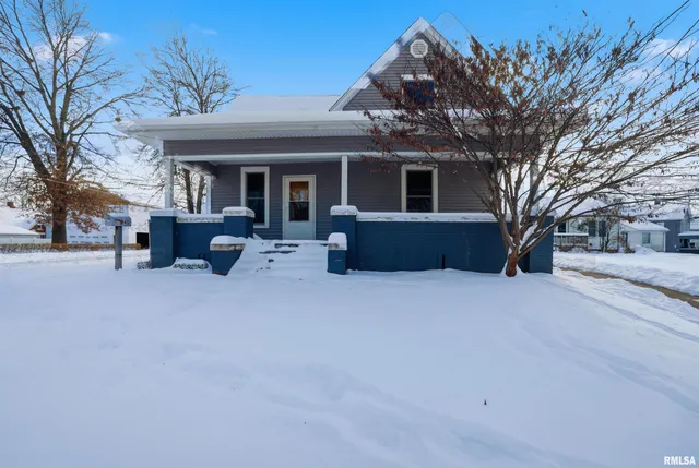 $99,900 | 412 West Maple Street, Canton, IL 61520
