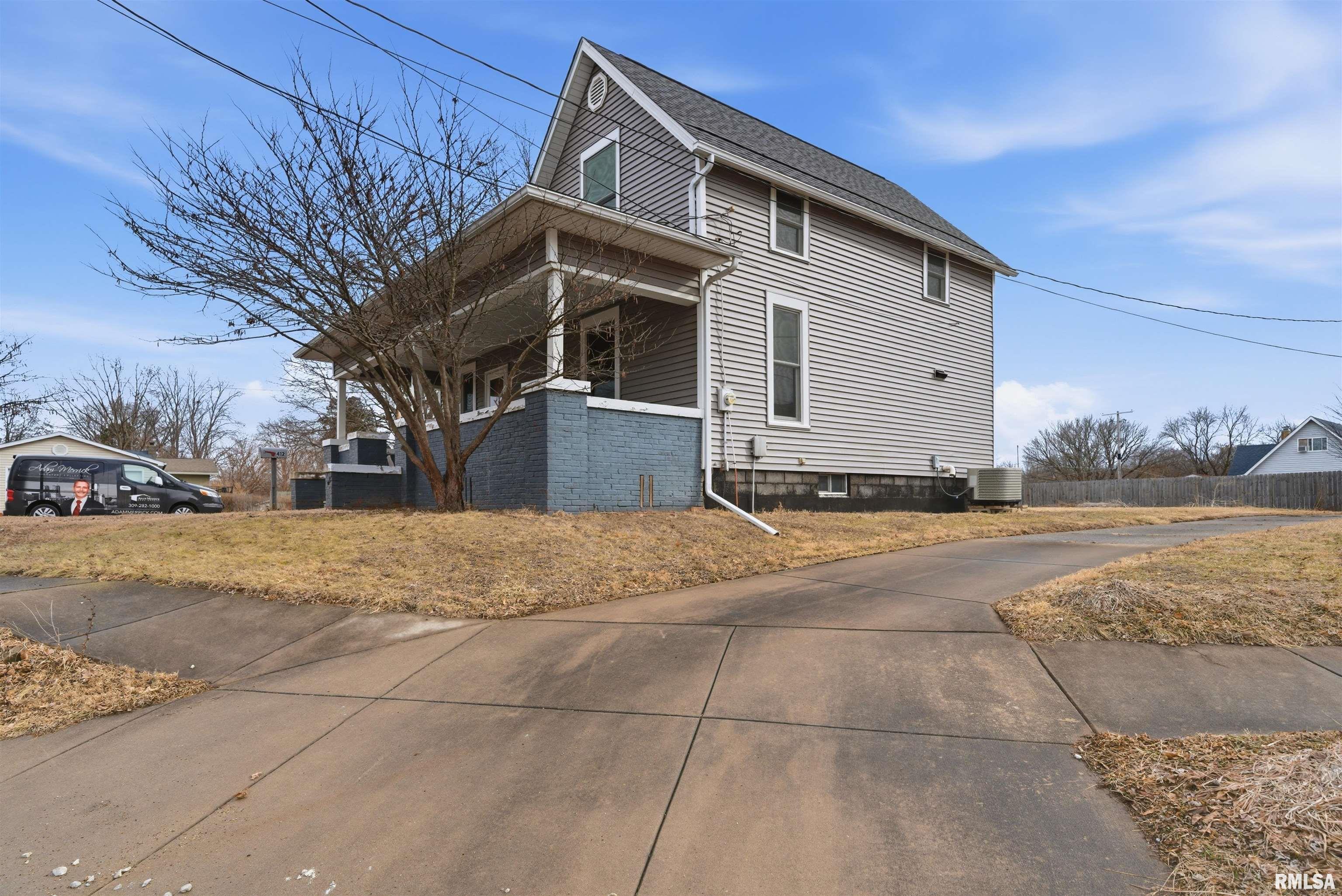 412 West Maple Street Canton, IL 61520 - Photo 3 of 27