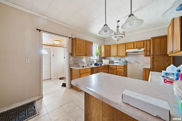 $99,900 | 412 West Maple Street, Canton, IL 61520