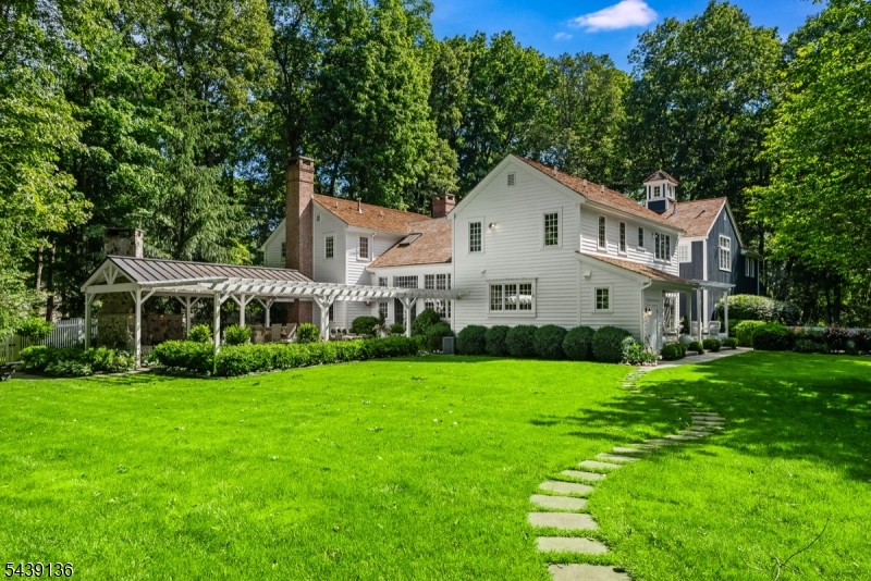 11 Red Oak Row Chester, NJ 07930 - Photo 3 of 50
