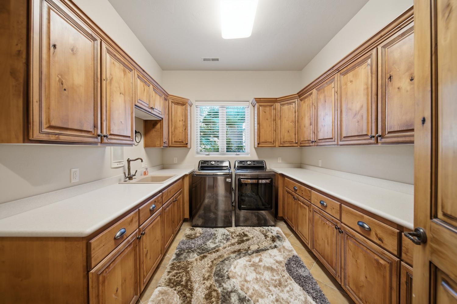 1536 Cliff Point Circle St. George, UT 84790 - Photo 20 of 24 020-014-Spacious Laundry-1500x1000