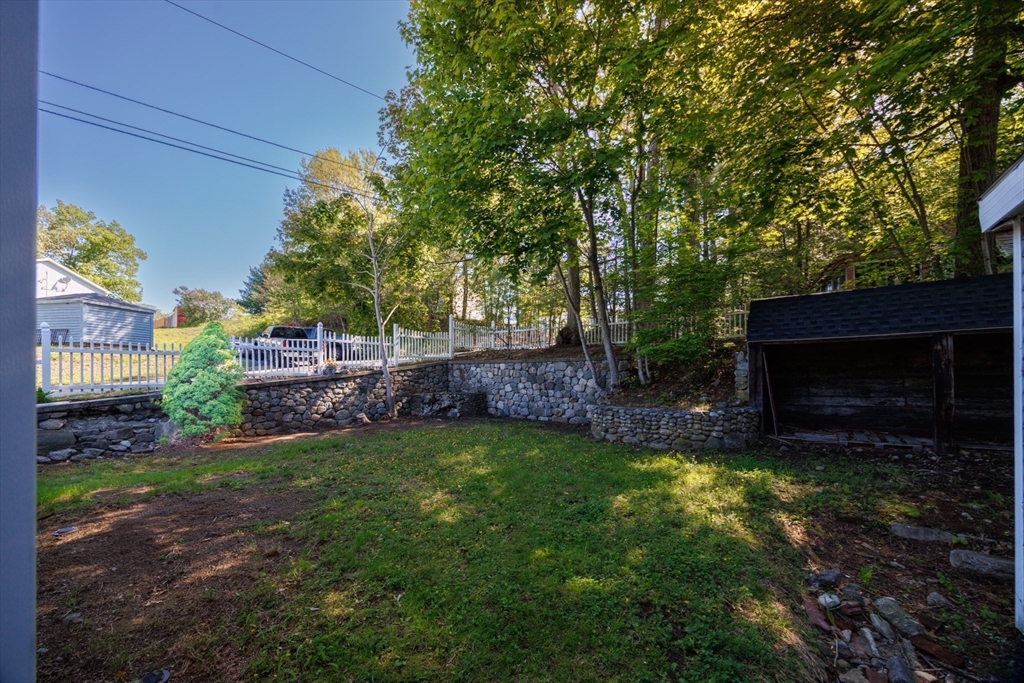 8 Freeman Avenue Webster, MA 01570 - Photo 19 of 24