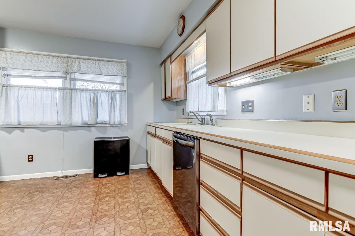 48 Villanova Drive Springfield, IL 62703 - Photo 10 of 28 Gallery Image 10