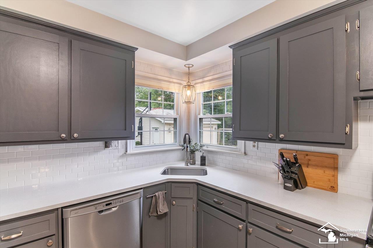 2775 North Hickory Ridge Road Highland, MI 48357 - Photo 12 of 41