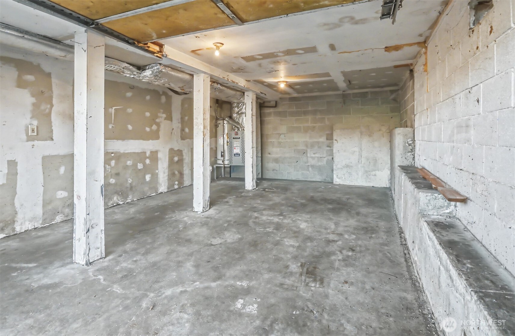 1328 Chestnut Street Everett, WA 98201 - Photo 19 of 24 a view of a big room with sliding door and windows