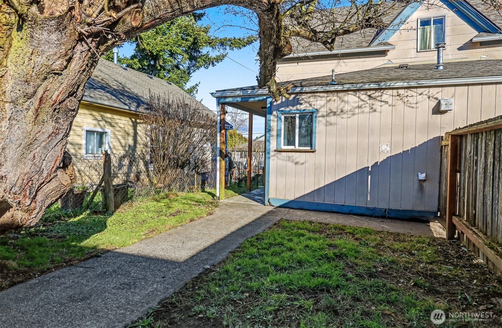 1328 Chestnut Street Everett, WA 98201 - Photo 20 of 24 a view of a backyard
