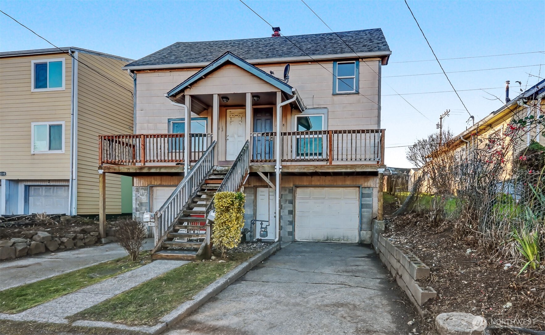 1328 Chestnut Street Everett, WA 98201 - Photo 2 of 24 a front view of a house with a park