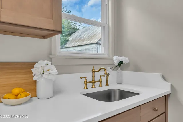 a bath room with a bathtub