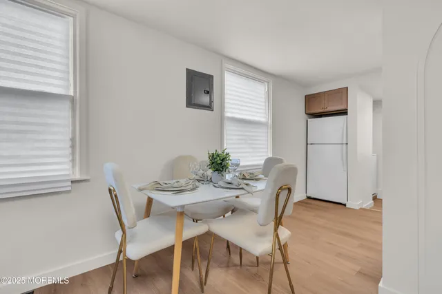 a view of a house with yard and tree s