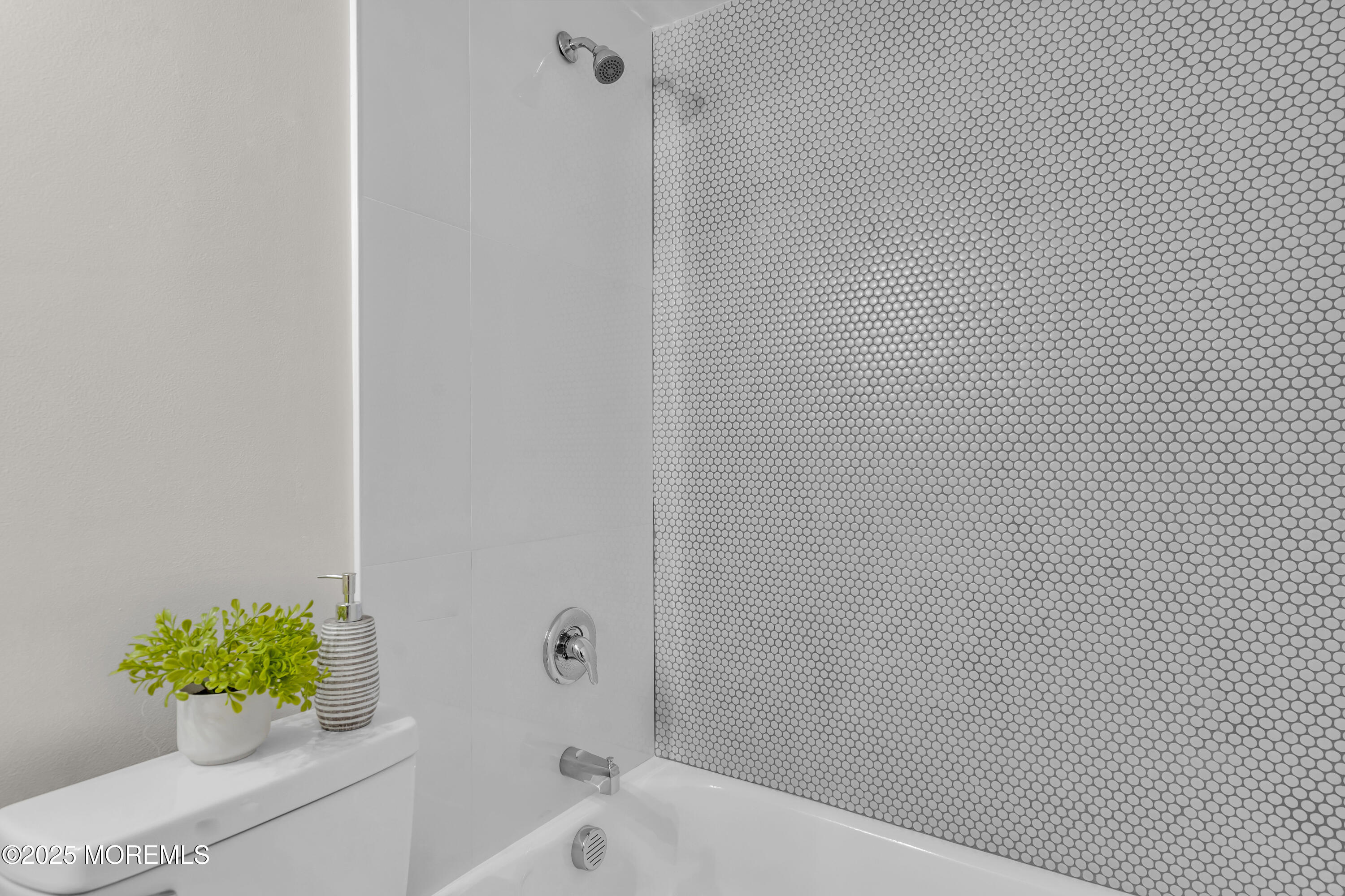 70-72 Jacobstown Road New Egypt, NJ 08533 - Photo 23 of 72 a bath room with a bathtub