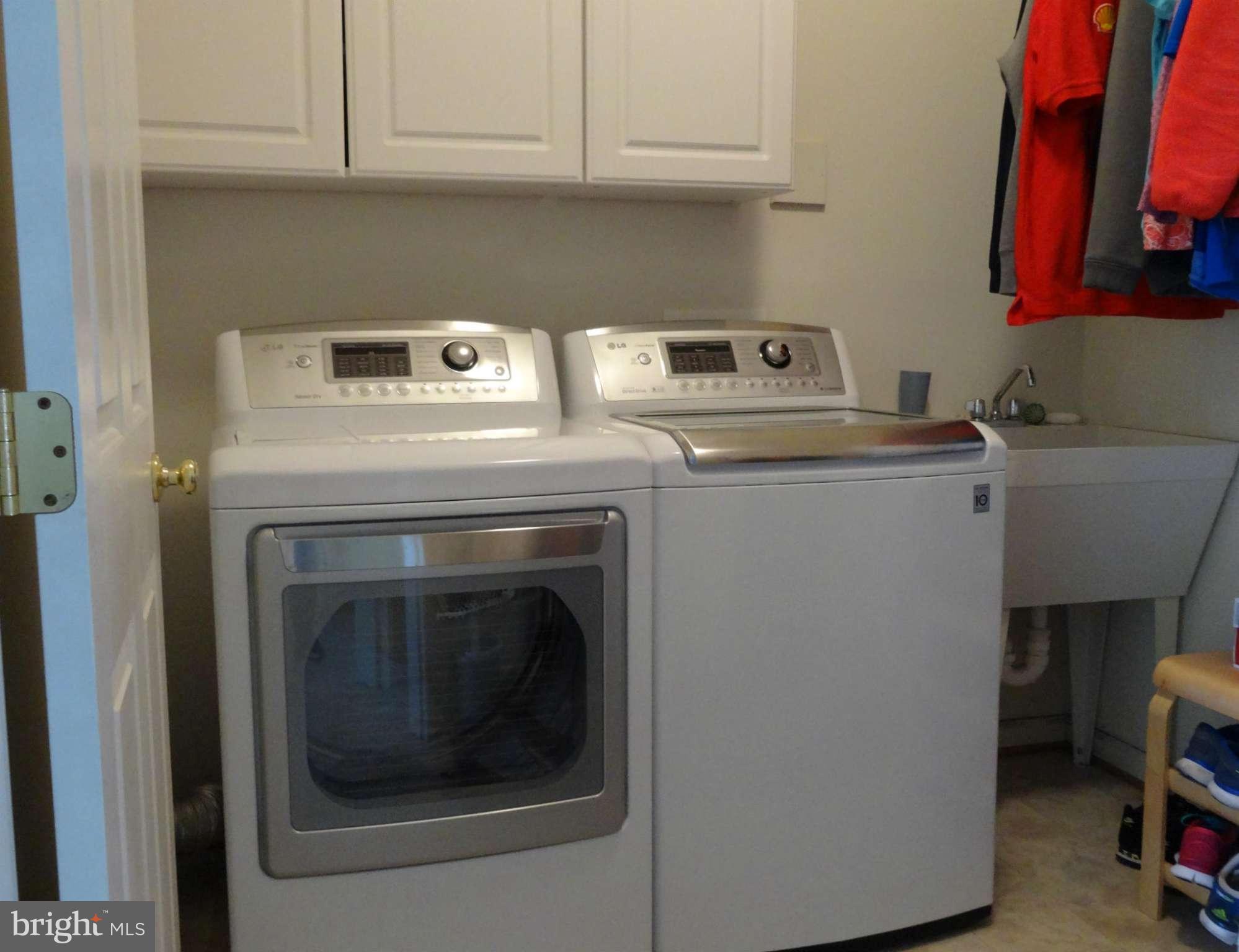 1753 Castle Rock Road Frederick, MD 21701 - Photo 17 of 30 MUD/Laundry room by garage and kitchen