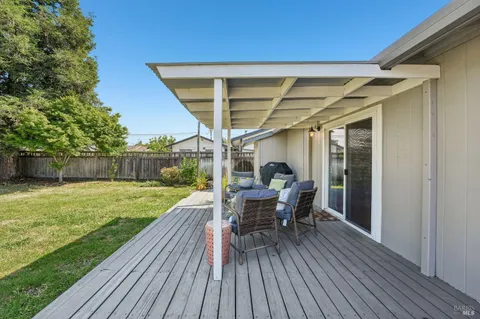 $689,000 | 1295 Marian Way, Petaluma, CA 94954