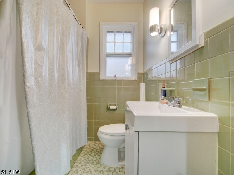 2047 Gless Avenue Union, NJ 07083 - Photo 11 of 25