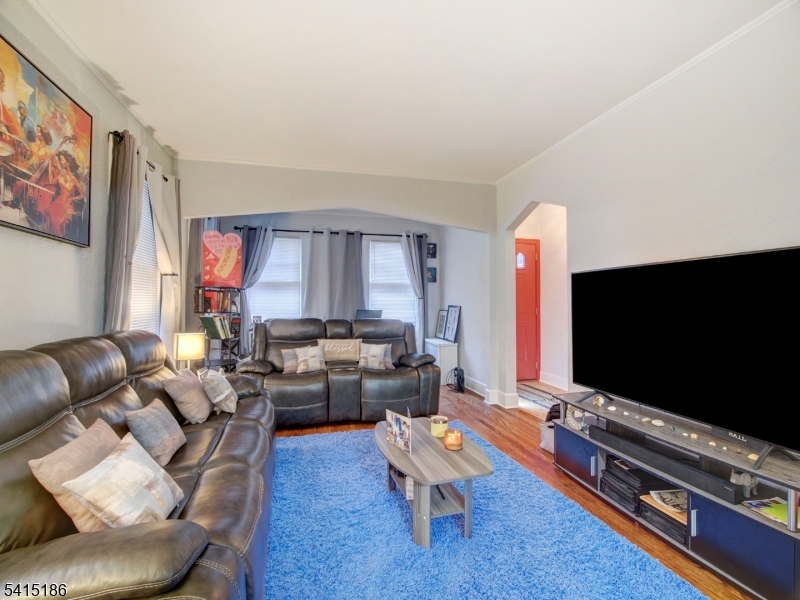 2047 Gless Avenue Union, NJ 07083 - Photo 4 of 25