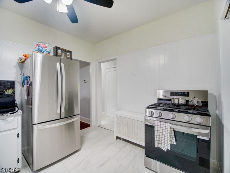2047 Gless Avenue Union, NJ 07083 - Photo 10 of 25