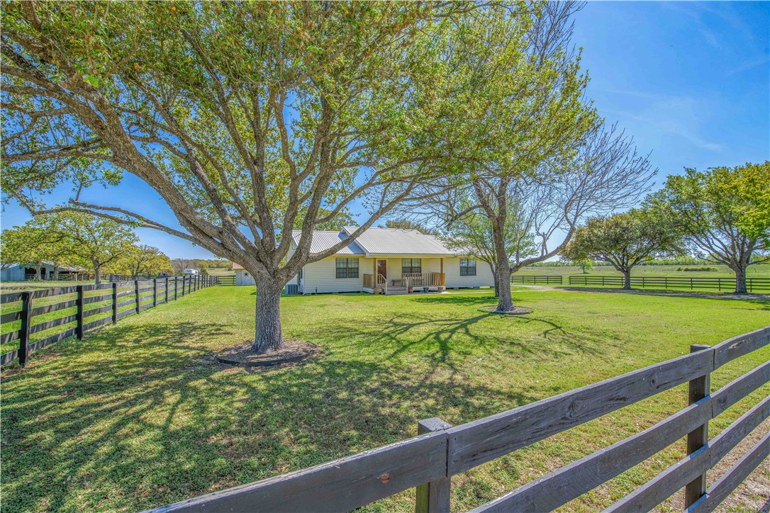3675 Zulch Road North Zulch, TX 77872 - Photo 4 of 22 a view of a garden with a tree