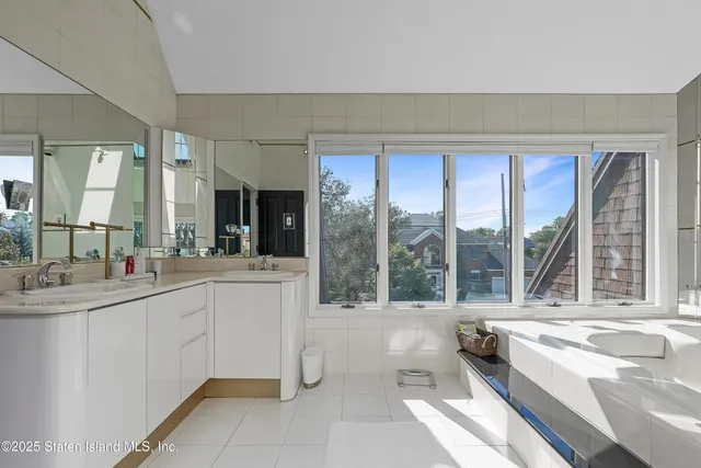 $1,999,999 | Undisclosed Address | Tottenville