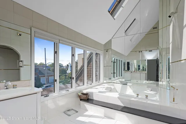 $1,999,999 | Undisclosed Address | Tottenville