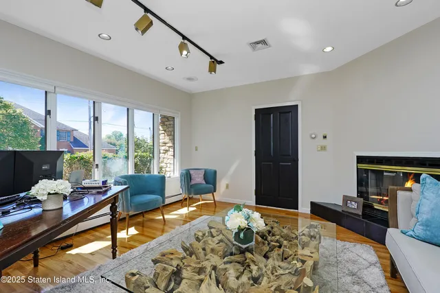 $1,999,999 | Undisclosed Address | Tottenville