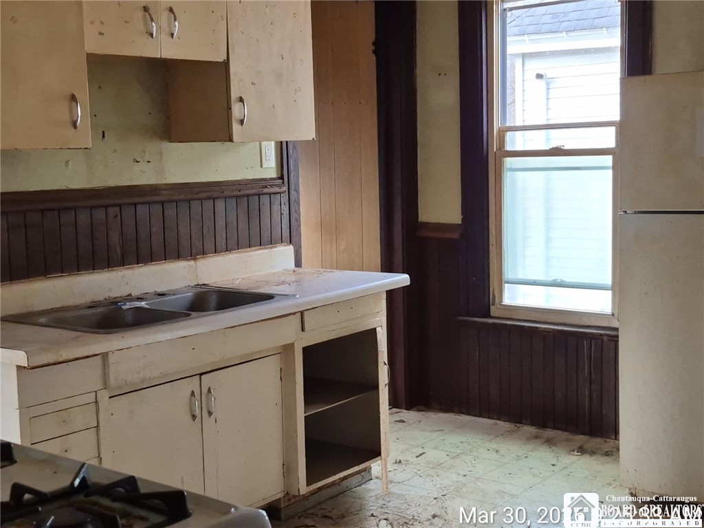 10 Terrace Place Jamestown, NY 14701 - Photo 15 of 26 Large eat in Kitchen upstairs apt.