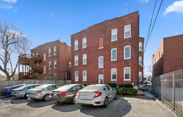 $229,000 | 4319 Lindell Boulevard, Unit A, St. Louis, MO 63108