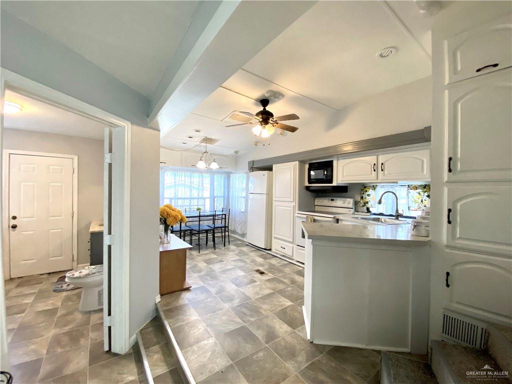 261 Ash Street Mission, TX 78572 - Photo 5 of 22