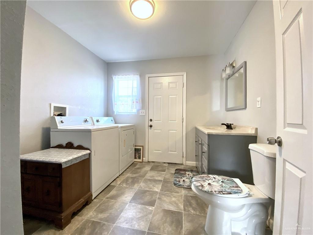 261 Ash Street Mission, TX 78572 - Photo 6 of 22