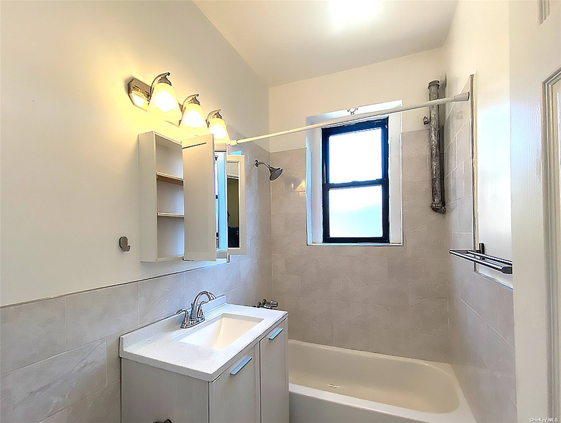 Undisclosed Address Queens, NY 11372 - Photo 17 of 18 a bathroom with a sink a bathtub and a mirror