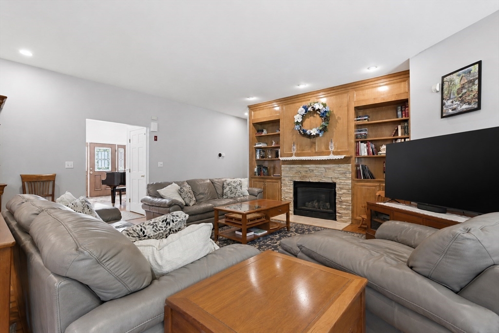 15 Long Pasture Road North Andover, MA 01845 - Photo 9 of 42