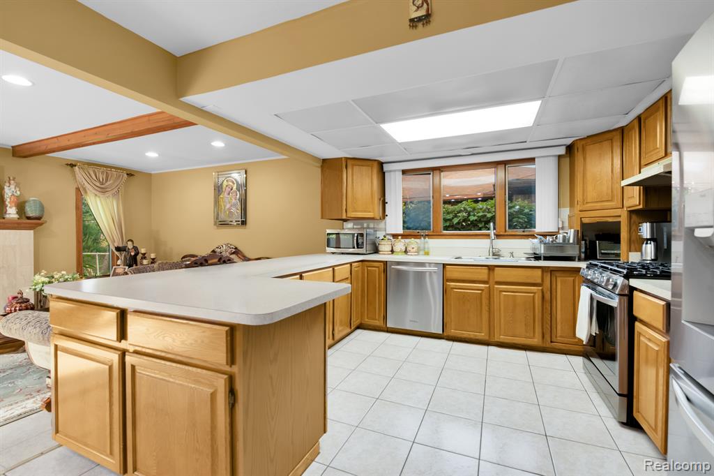 3179 Elmcrest Road Sterling Heights, MI 48310 - Photo 2 of 17