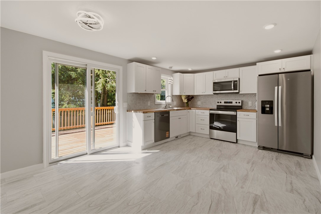 174 Ten Rod Road Exeter, RI 02822 - Photo 10 of 41 Light and bright with new applicances