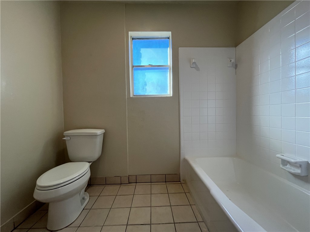 5002 Wingfoot Lane, Unit A Corpus Christi, TX 78413 - Photo 23 of 25 a bathroom with a toilet and a bathtub