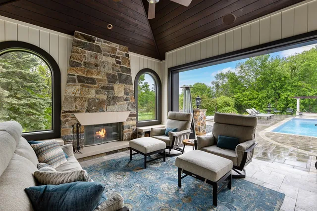 $3,995,000 | 1560 Hunter Drive, Wayzata, MN 55391