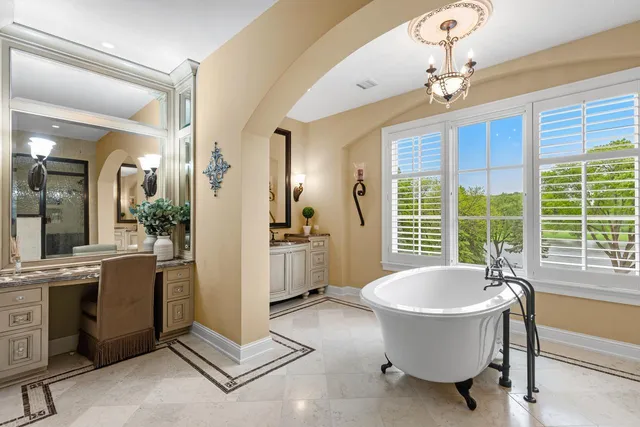 $3,995,000 | 1560 Hunter Drive, Wayzata, MN 55391