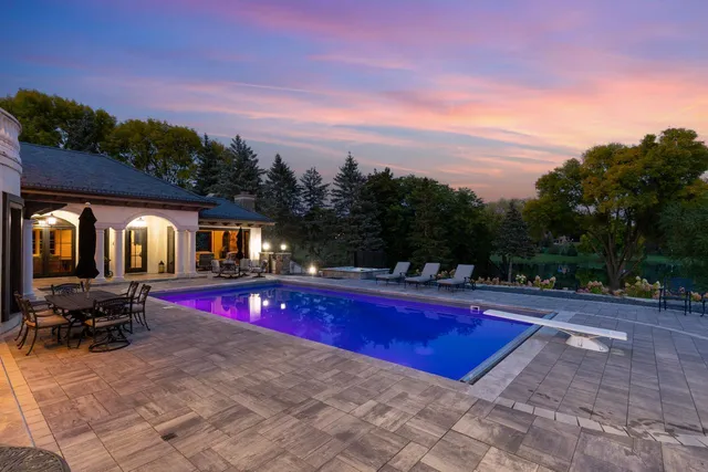 $3,995,000 | 1560 Hunter Drive, Wayzata, MN 55391