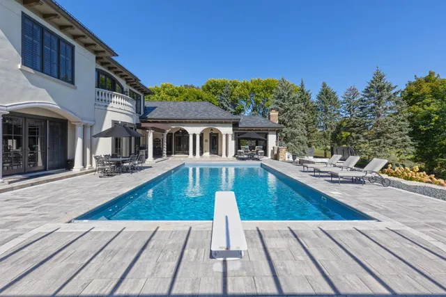 $3,995,000 | 1560 Hunter Drive, Wayzata, MN 55391